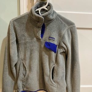 Patagonia Women's grey 1/4 button Pullover size S chenille/fleece like material